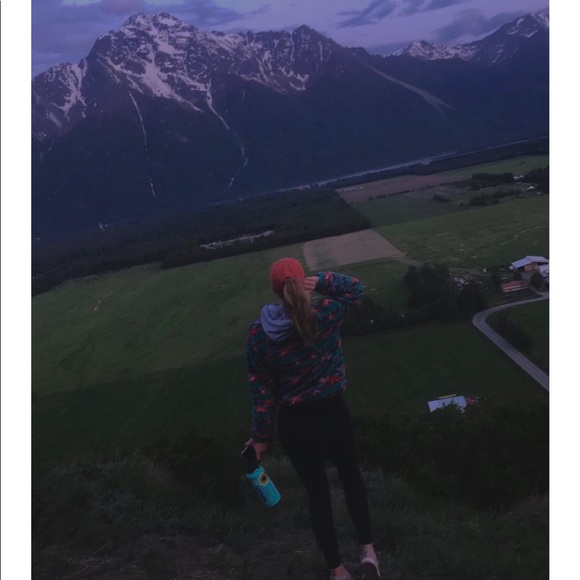 Meet your Posher, Emilyanne - Picture 3 of 11